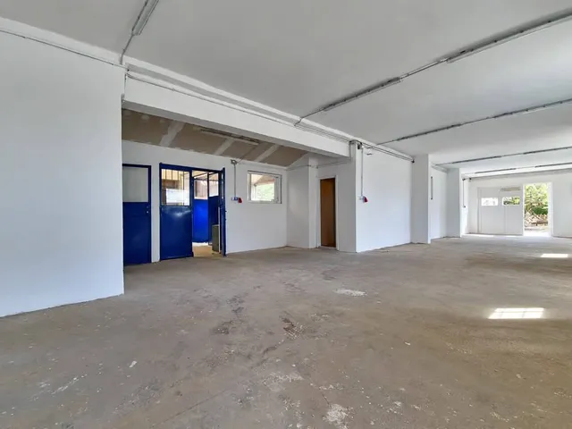 Kiadó kereskedelmi és ipari ingatlan Halásztelek 180 nm