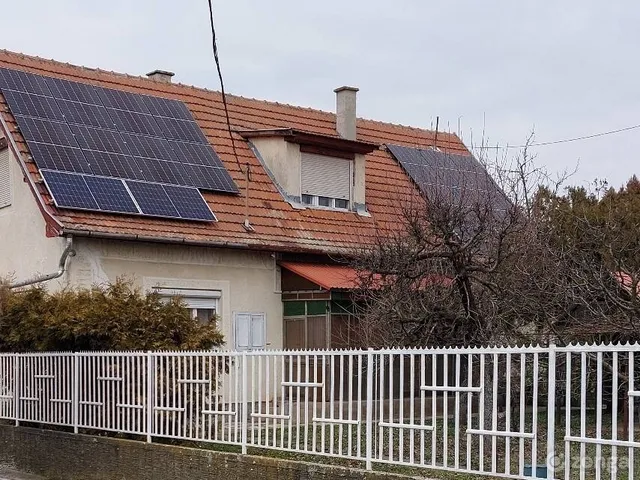 Eladó ház Gádoros, Béke Tér 180 nm