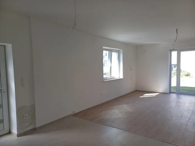 Eladó kereskedelmi és ipari ingatlan Szombathely, Belváros 54 nm