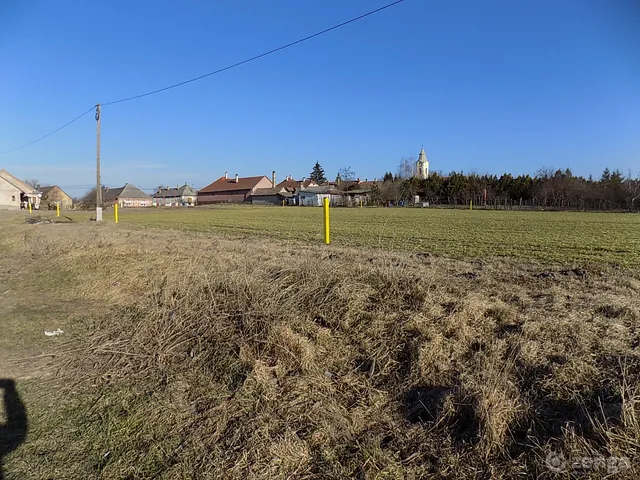 Eladó telek Pázmándfalu 834 nm