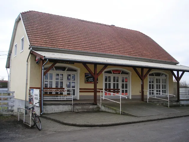 Eladó kereskedelmi és ipari ingatlan Szentistván 150 nm