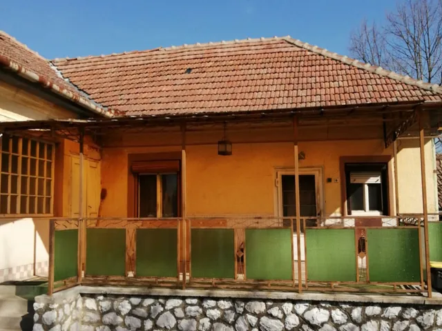 Eladó ház Szentistván, Alkotmány 96 nm