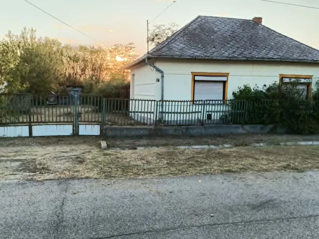 Eladó ház Tiszabábolna 75 nm