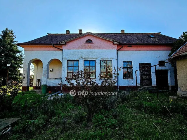 Eladó ház Tiszaföldvár 170 nm