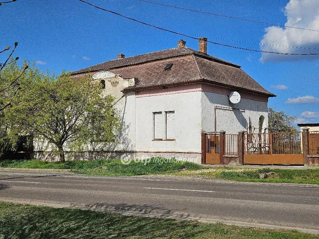 Eladó ház Tiszaföldvár 170 nm