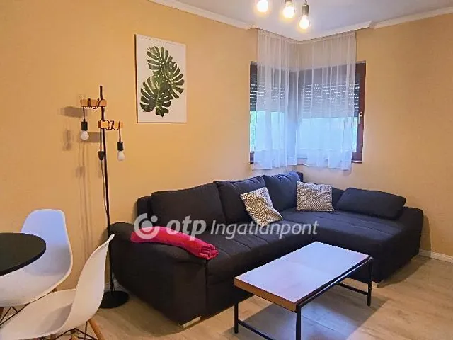 Eladó kereskedelmi és ipari ingatlan Cserkeszőlő 320 nm