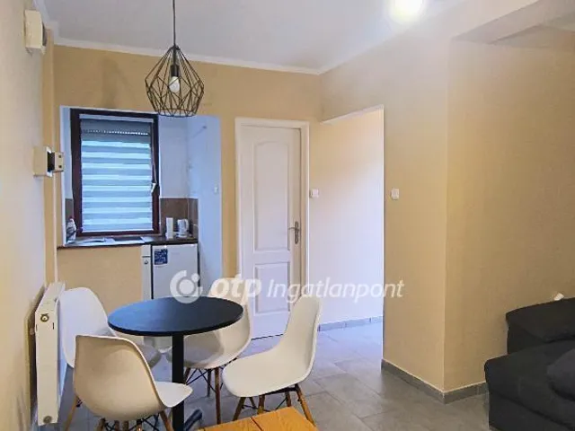 Eladó kereskedelmi és ipari ingatlan Cserkeszőlő 320 nm