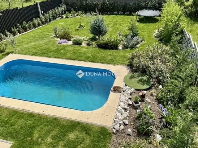 Eladó ház Szada 300 nm
