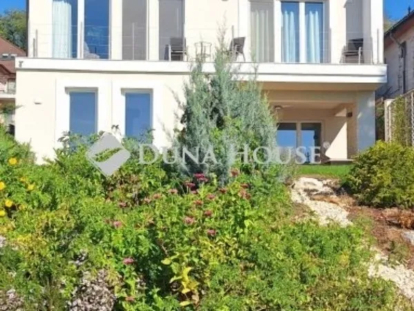 Eladó ház Szada 300 nm