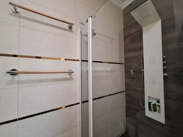 Eladó ház Szada 300 nm