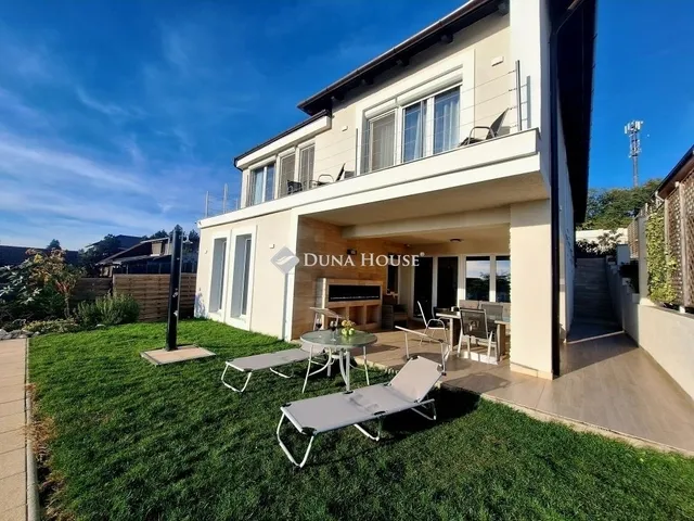 Eladó ház Szada 300 nm