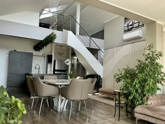 Eladó ház Szada 300 nm