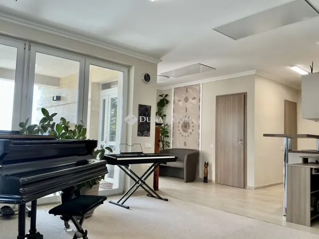 Eladó ház Szada 300 nm