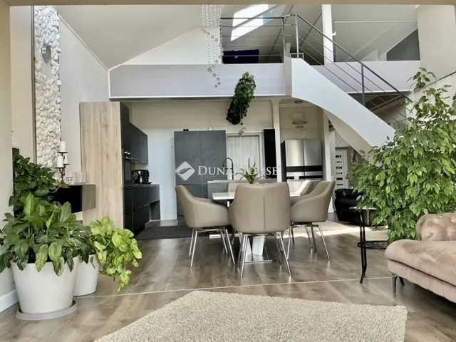 Eladó ház Szada 300 nm