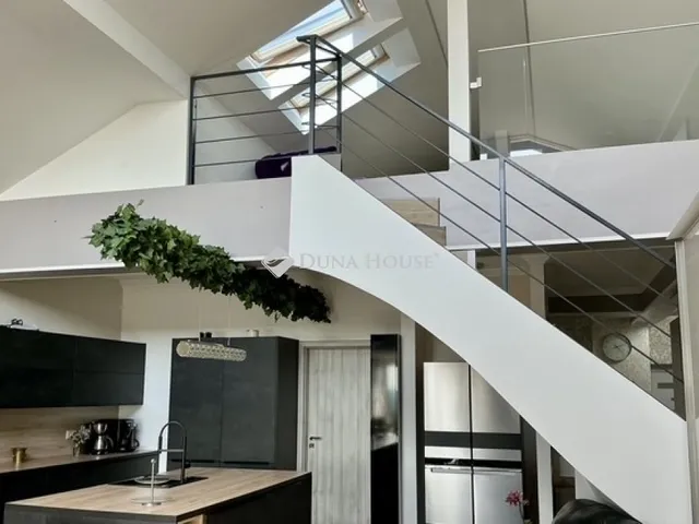 Eladó ház Szada 300 nm