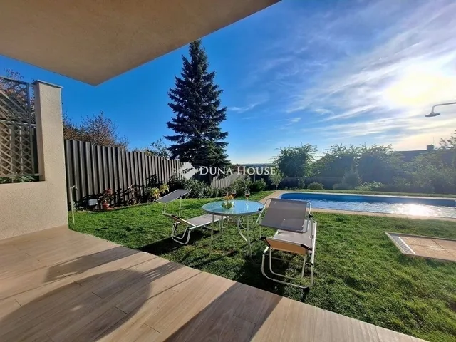 Eladó ház Szada 300 nm