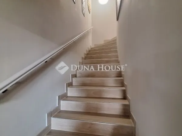 Eladó ház Szada 300 nm