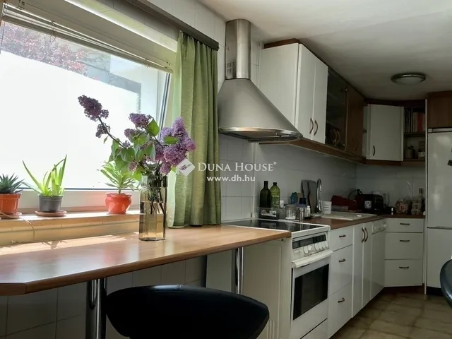 Eladó ház Budapest III. kerület 300 nm