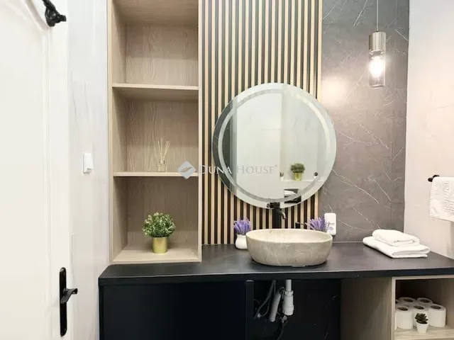 Eladó lakás Budapest VI. kerület 25 nm