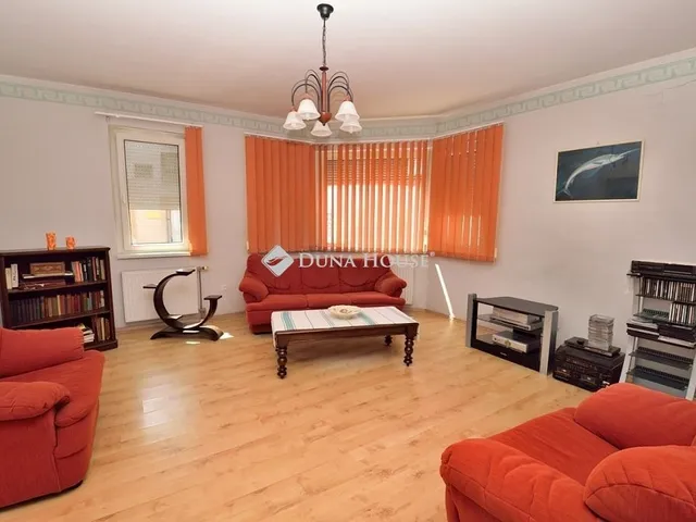 Eladó lakás Gyöngyös 77 nm