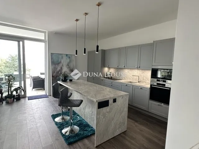 Eladó lakás Budapest III. kerület 237 nm