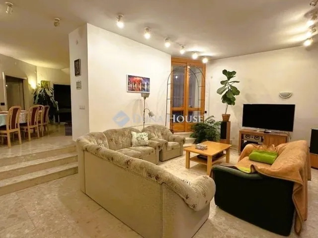 Eladó ház Budapest II. kerület 286 nm