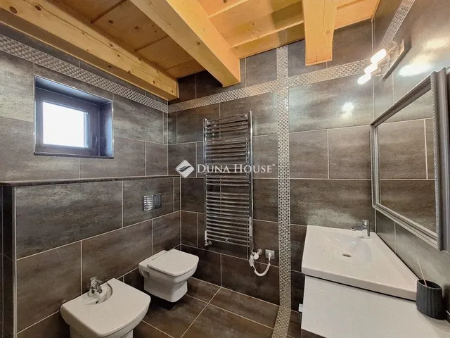 Eladó üdülő és hétvégi ház Domony 256 nm