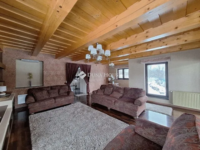 Eladó üdülő és hétvégi ház Domony 256 nm