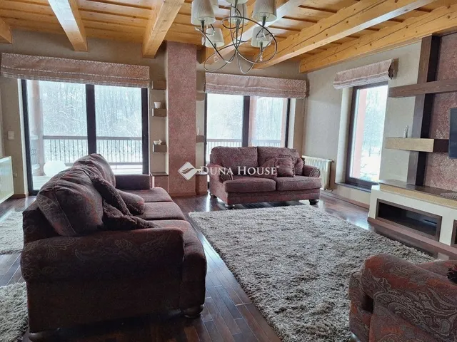 Eladó üdülő és hétvégi ház Domony 256 nm