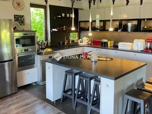 Eladó ház Budapest II. kerület 367 nm