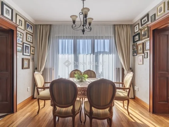 Eladó ház Budapest II. kerület 370 nm