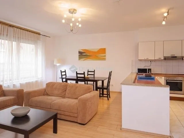 Eladó lakás Budapest VI. kerület 83 nm