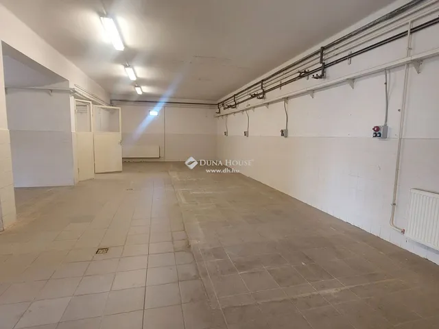 Kiadó kereskedelmi és ipari ingatlan Nyíregyháza 220 nm