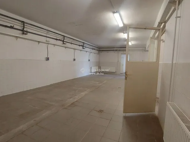 Kiadó kereskedelmi és ipari ingatlan Nyíregyháza 220 nm