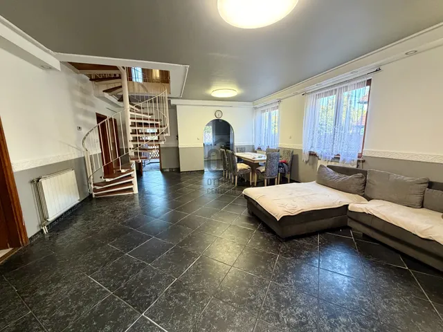 Eladó ház Budapest XVIII. kerület, Újpéteritelep 240 nm
