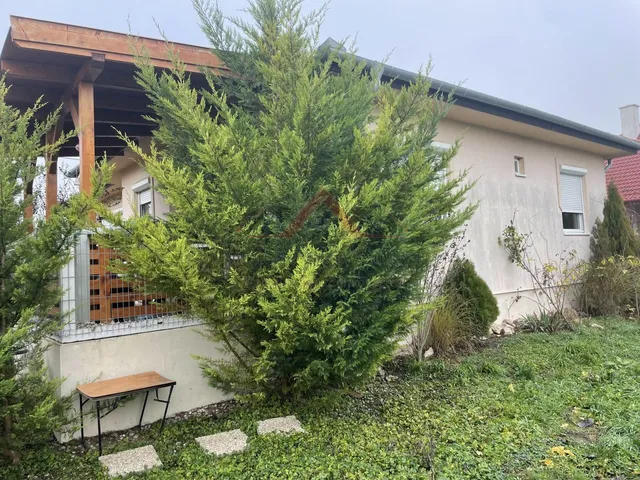 Eladó ház Koroncó 126 nm