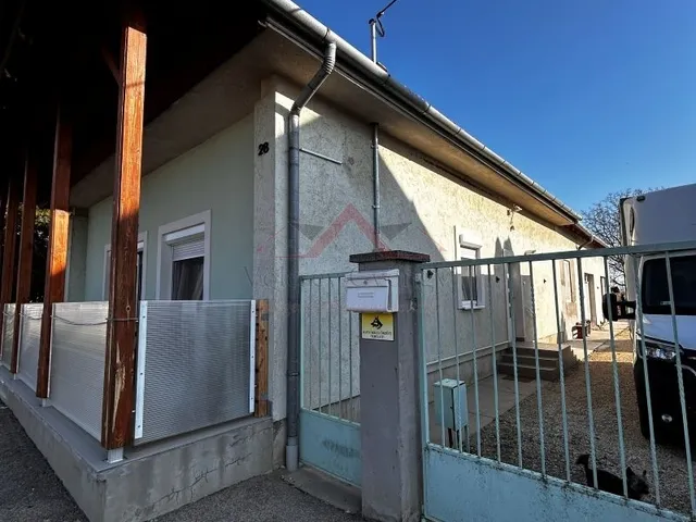 Eladó ház Tápszentmiklós 330 nm