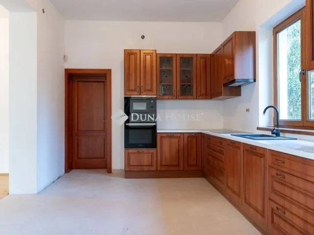 Eladó ház Leányfalu 230 nm