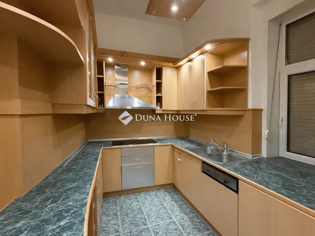 Eladó lakás Budapest I. kerület 71 nm