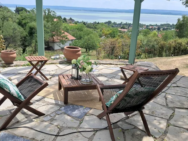 Kiadó ház Révfülöp 120 nm