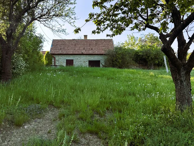 Eladó telek Lovas 2860 nm