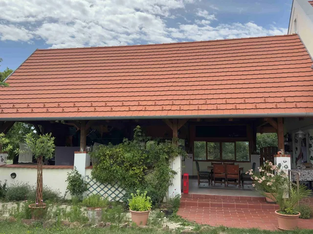 Eladó kereskedelmi és ipari ingatlan Köveskál 210 nm