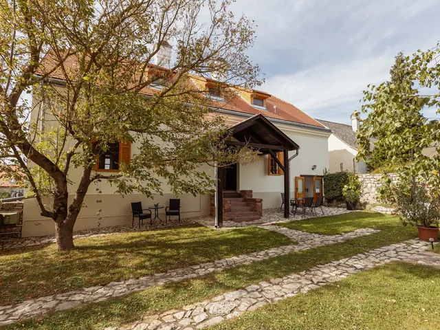 Eladó kereskedelmi és ipari ingatlan Köveskál 255 nm