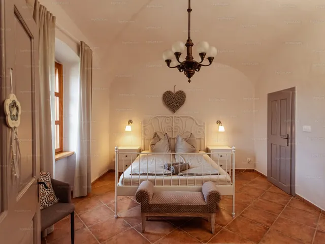 Eladó kereskedelmi és ipari ingatlan Köveskál 255 nm