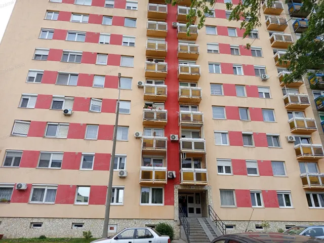 Eladó lakás Szolnok, Széchenyi-lakótelep 44 nm