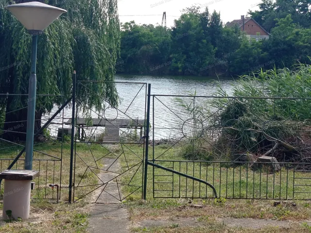 Eladó mezőgazdasági ingatlan Szajol 45 nm