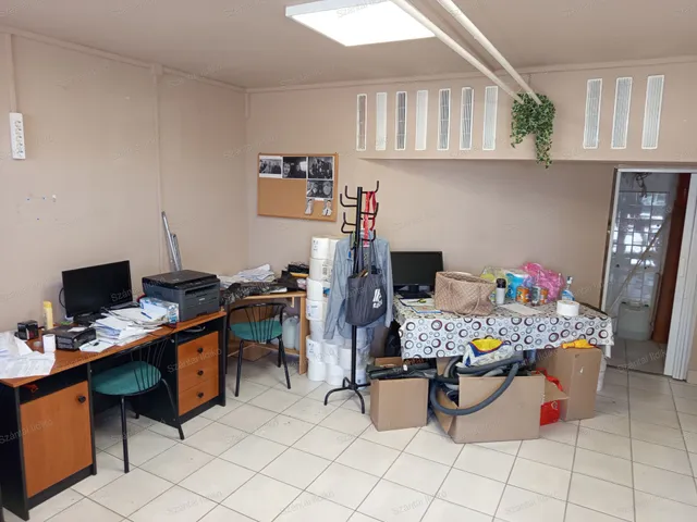 Eladó kereskedelmi és ipari ingatlan Szolnok, Széchenyi-lakótelep 72 nm