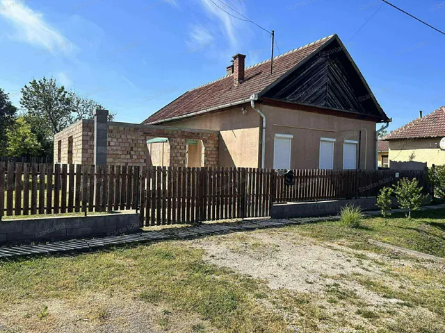 Eladó ház Újszász 74 nm