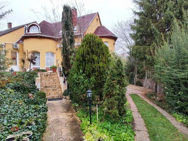 Eladó ház Eger, Lajosváros 301 nm