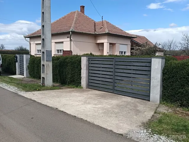 Eladó lakás Jászágó 173 nm